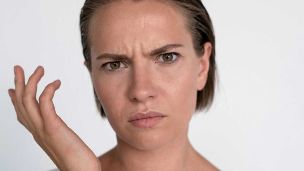 How Overseas Workers Can Invest While Living Abroad