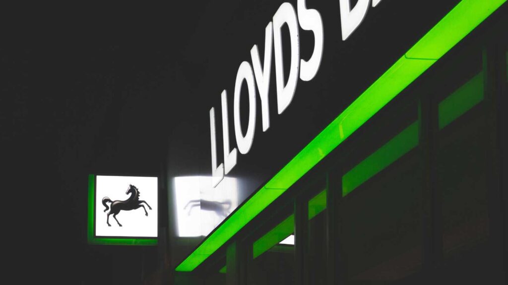 Ways to Avoid ATM and Currency Fees Abroad