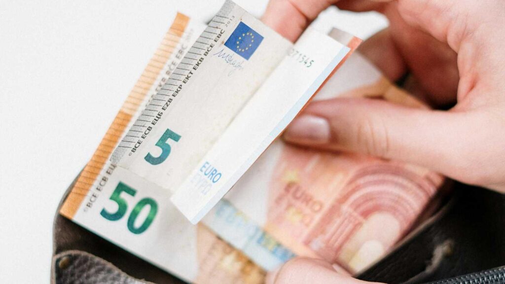 How Many Cruises Can the Average Retiree Afford